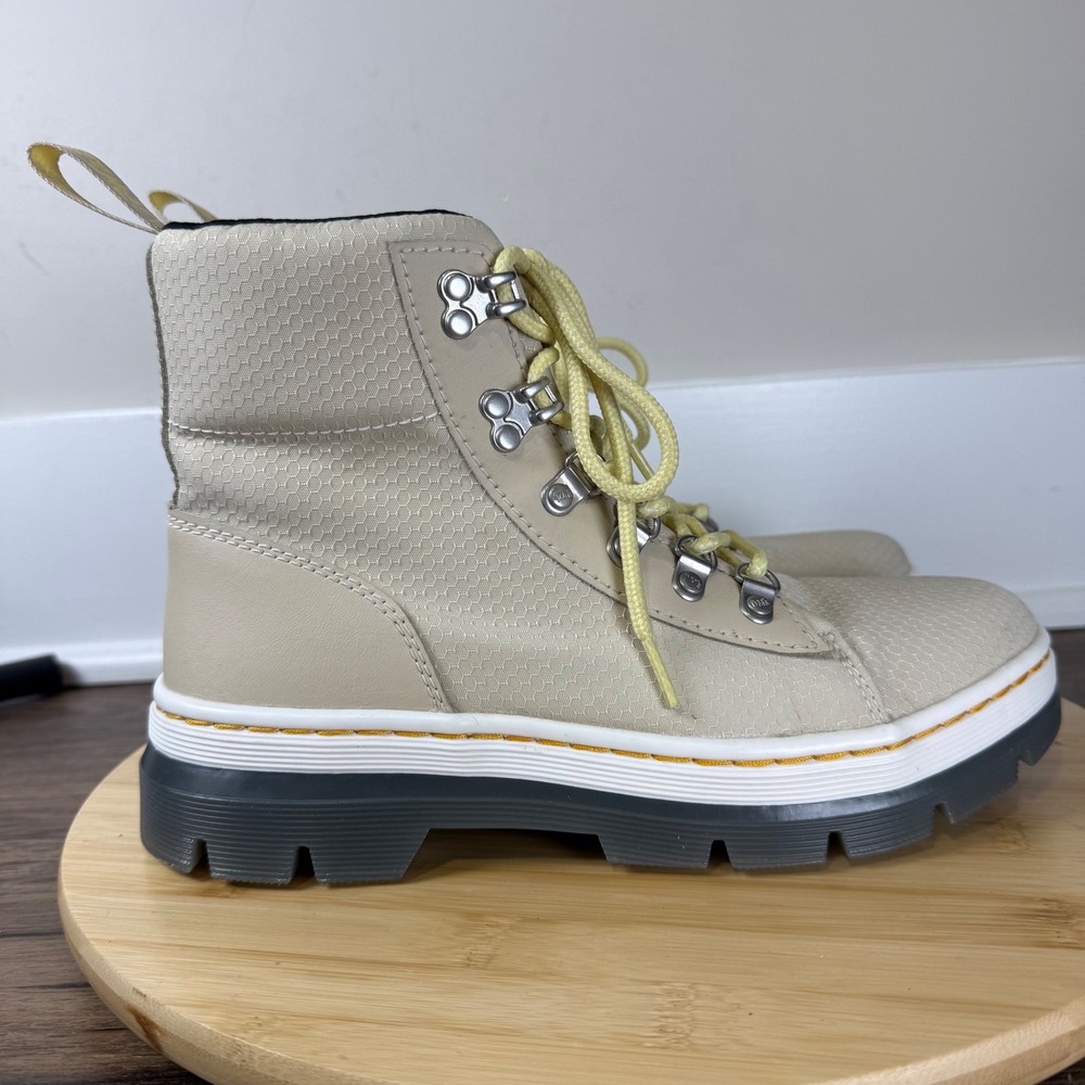 Dr. Martens Combs W Boot Women 8 Sand Honeycomb Textured Lug Sole Gorpcore Hike